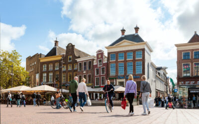 Voetgangers en fietsers samen op de Grote Markt